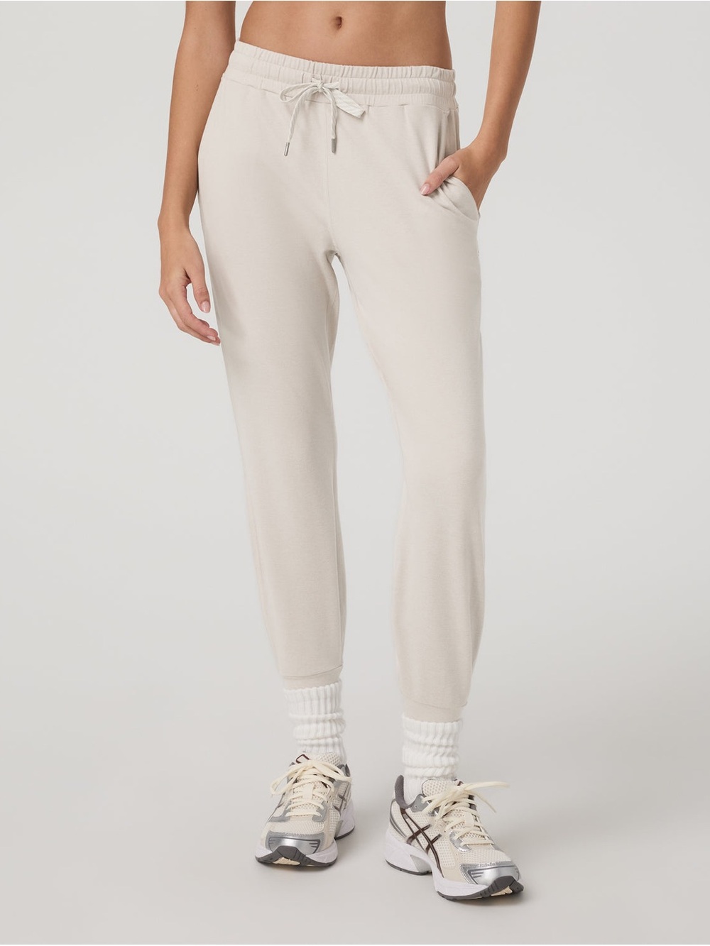 Vuori Performance Jogger in Ecru Heather
